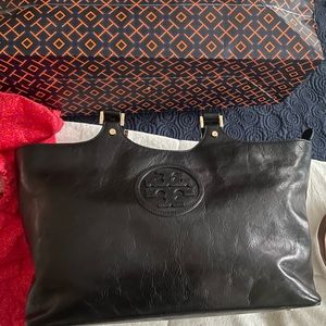 Tory Burch authentic Bombe tote - with bag